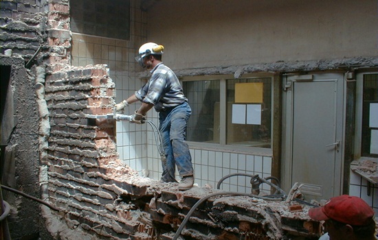 Демонтаж кирпичных стен – ломаем своими руками