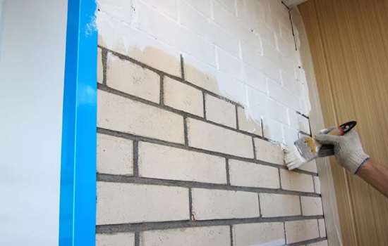 Чем покрасить кирпичную стену на балконе – требования к отделке